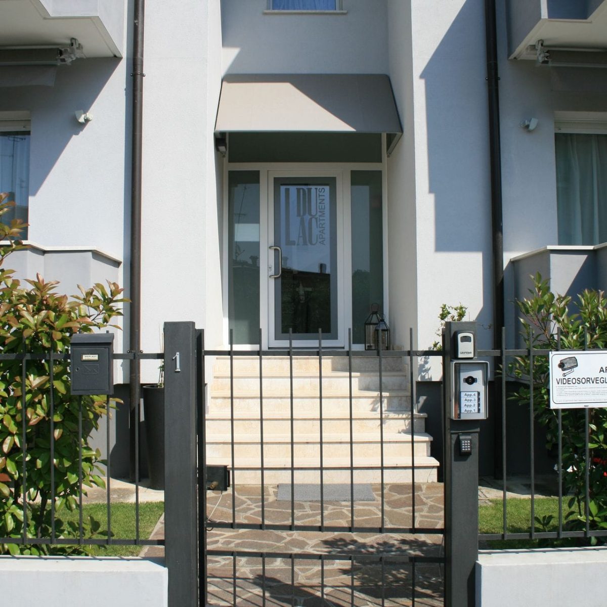 du lac apartments desenzano del garda italia esterni img